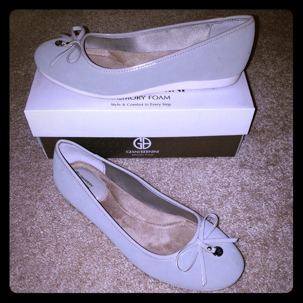 Brand New Giani Bernini Weekend Flats Grey Sz 11